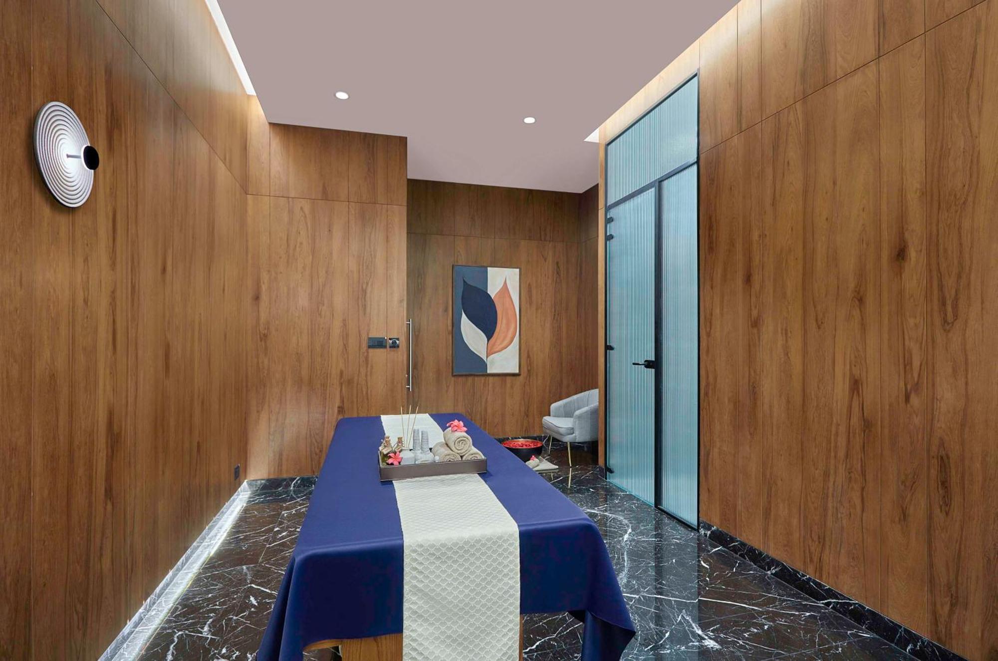 Отель Hilton Bengaluru Embassy Manyata Business Park Экстерьер фото